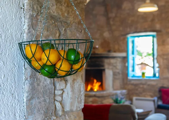 Akamantida Platea 1 *